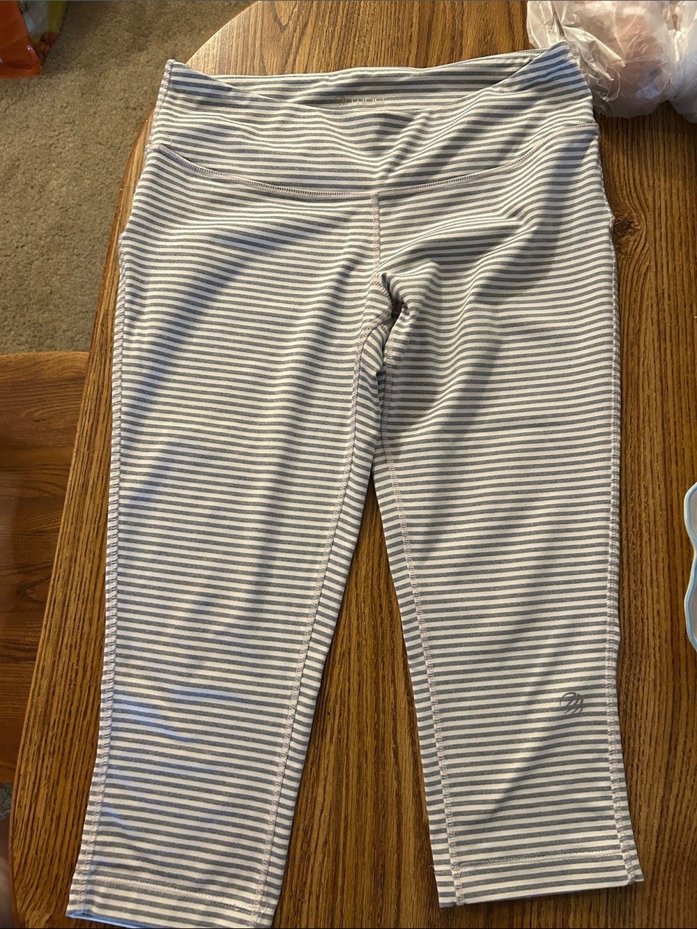 Old Navy White & Gray Striped Capri Leggings